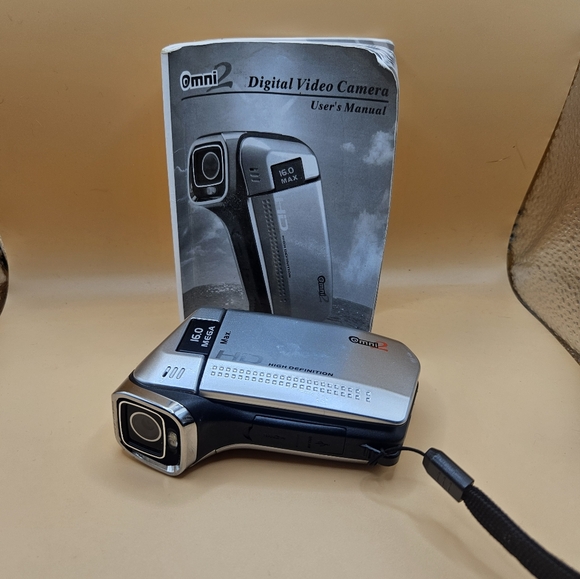 Omni 2 Digital Video Camera 16.0 Mega Pixels 8X Zoom With Case And Manual - Picture 3 of 10